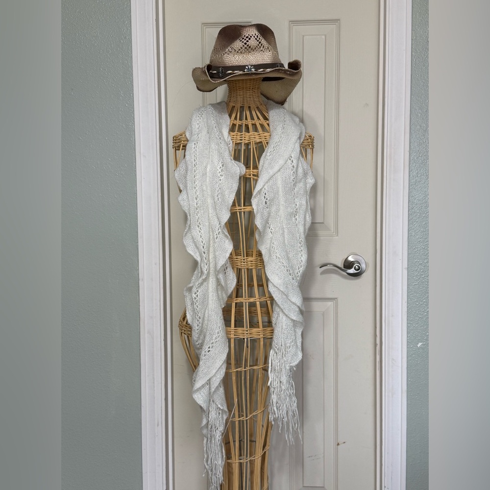 Elegant White Knit Scarf with Fringe